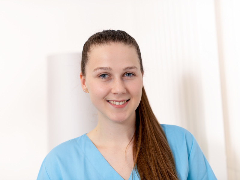 Lena Dütting • Oralchirurgisch-Implantologische Assistenz | Zahnmedizinische Fachangestellte • Zahnärzte MKG+ Münster